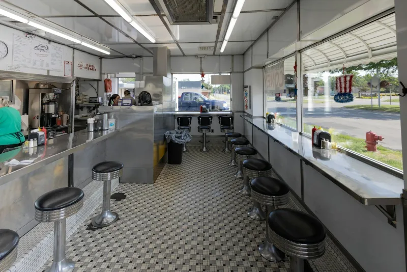 America's Lost Hour: When Lunch Meant Leaving Your Desk Behind